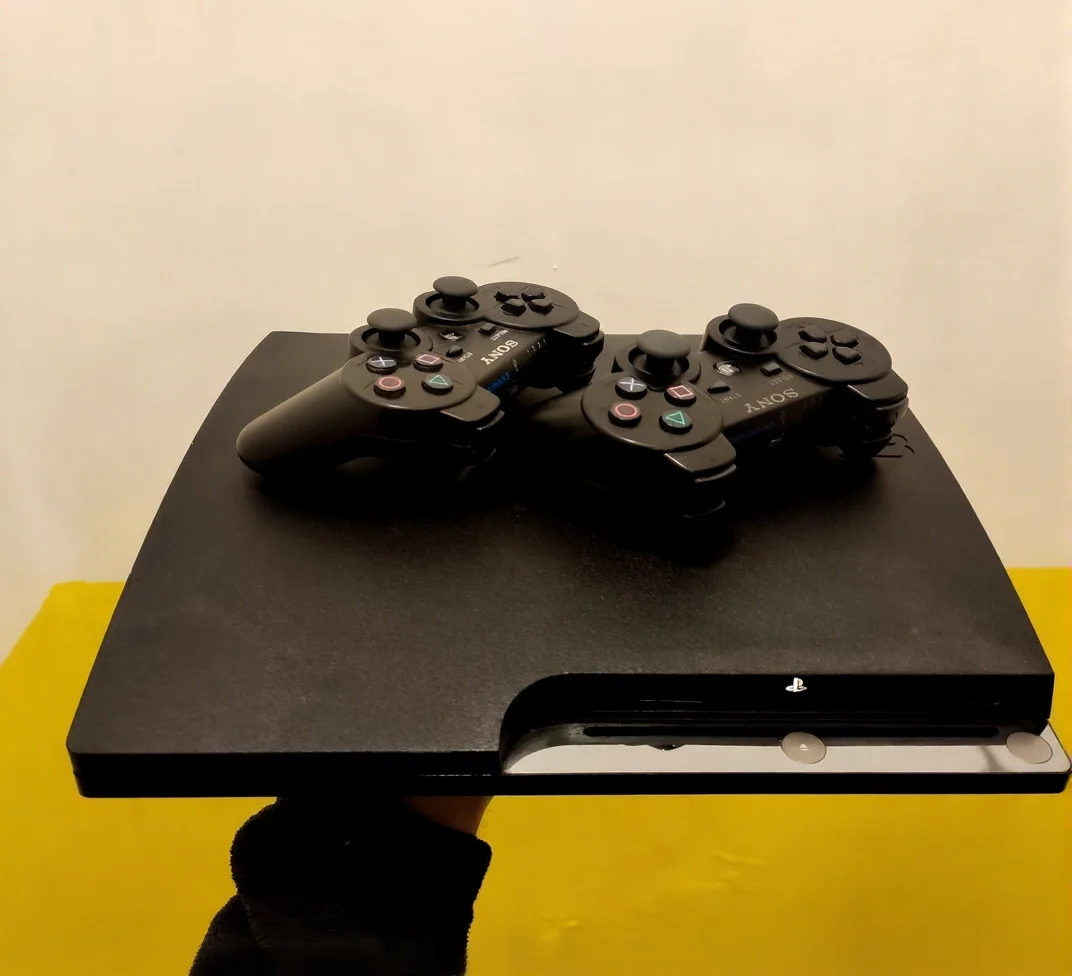 "PlayStation 4 Slim" icarəsi