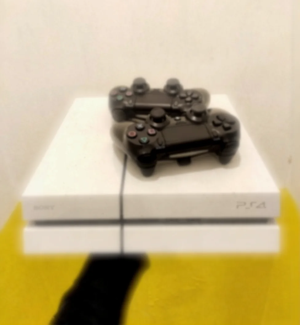 "PlayStation 4 Slim" icarəsi