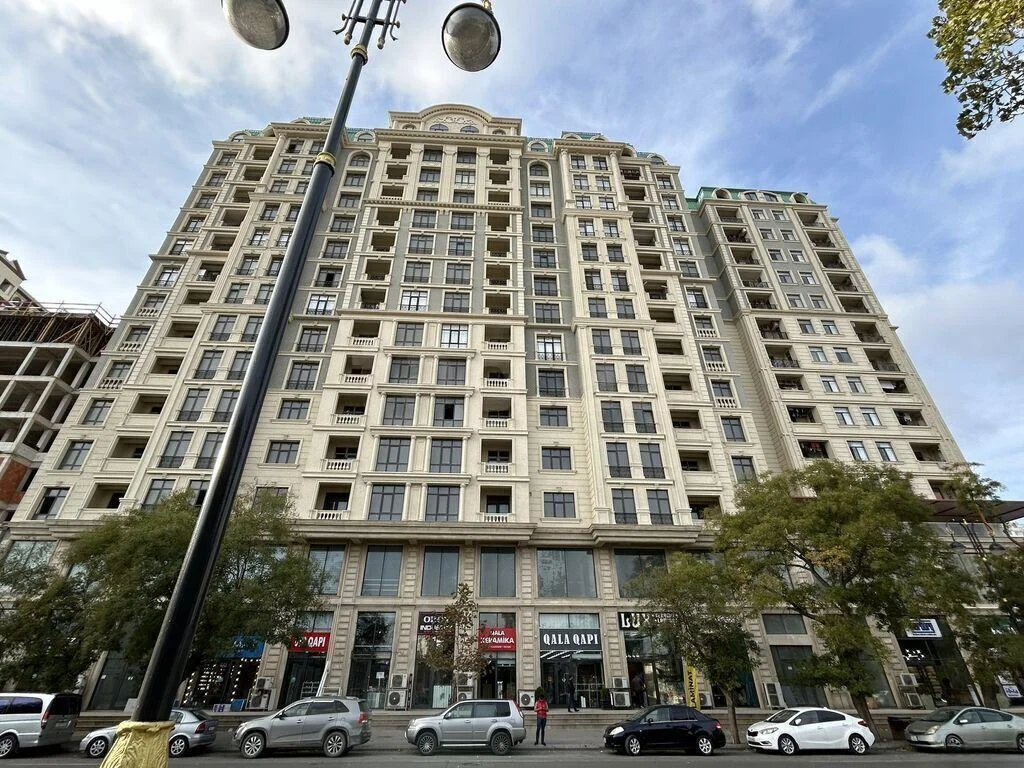 Qaraj-parking icarəyə verilir, Xətai pr.