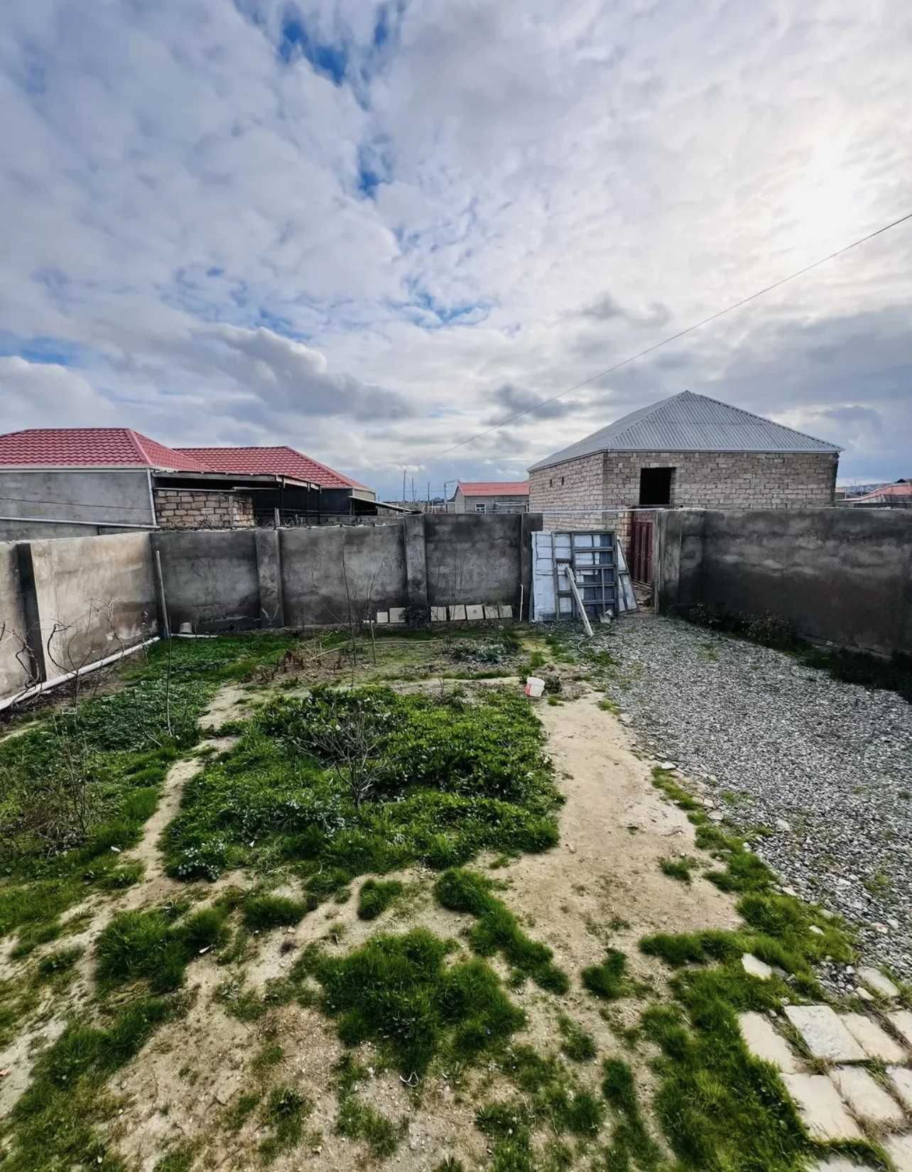 Həyət evi satılır